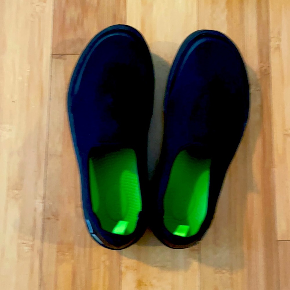 Women’s Oofos shoe